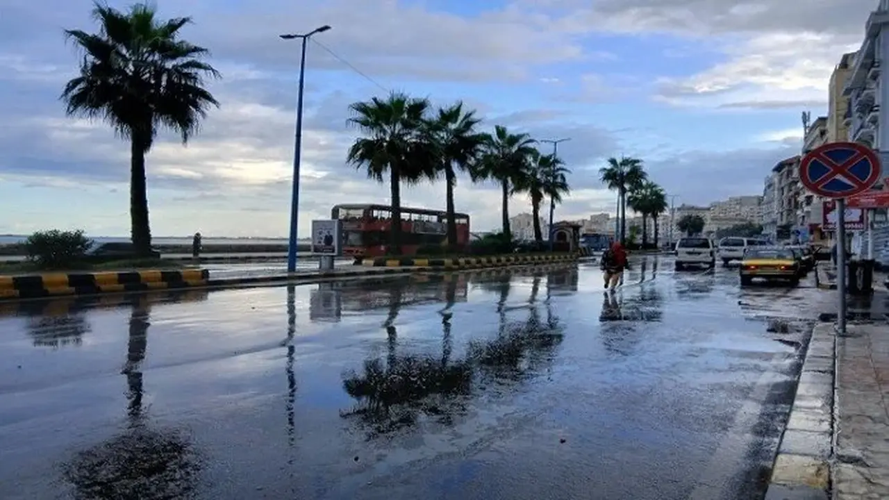 الأرصاد تحذر من أمطار رعدية وأمواج مرتفعة تؤثر على حركة الملاحة في الإسكندرية